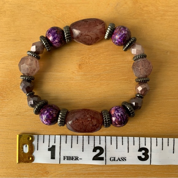 Purple beaded bracelet with matching earrings - Picture 3 of 5